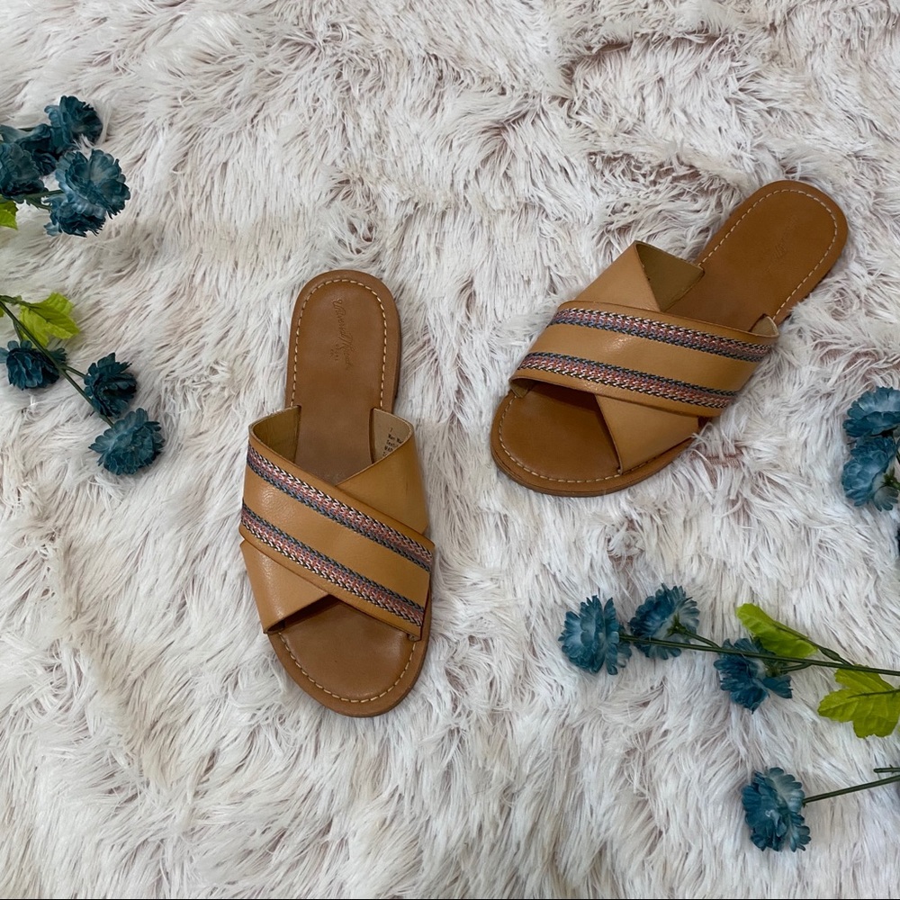 Universal Thread Embroidered Sandal Flats